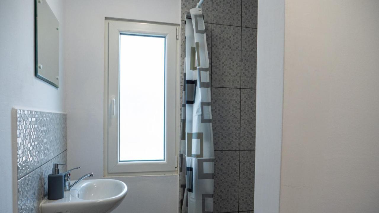 Poiana Cu Flori Aparthotel Satu Mare Exteriör bild