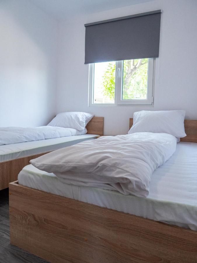 Poiana Cu Flori Aparthotel Satu Mare Exteriör bild